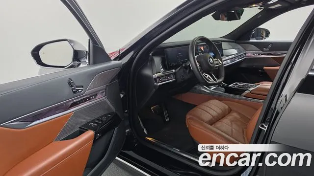 BMW 7 Series G70 — Фото автомобиля 10