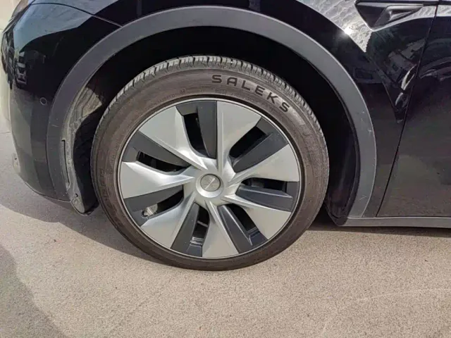 Tesla Model Y — Фото автомобиля 22
