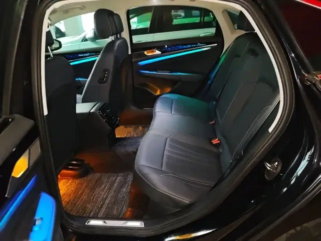 Volkswagen Passat — Фото автомобиля 16