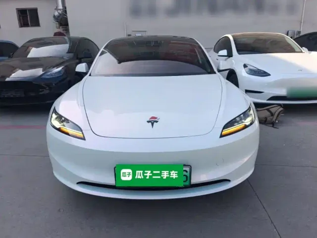 Tesla Model 3 — Фото автомобиля 2