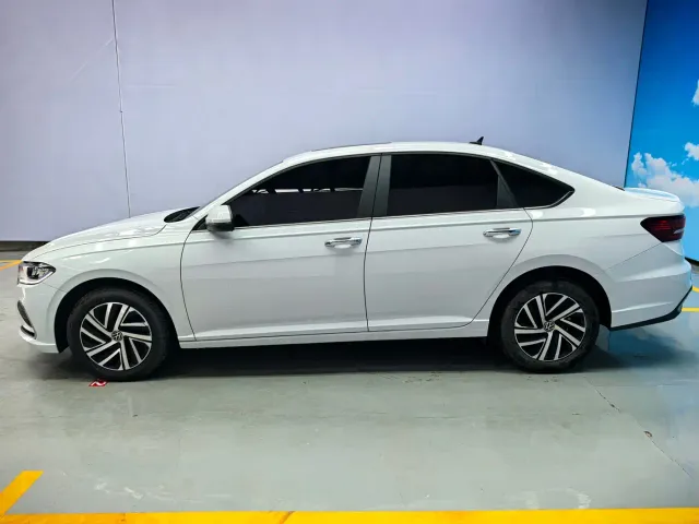 Volkswagen Lavida — Фото автомобиля 9