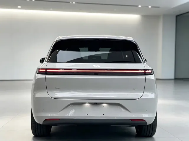 Li Auto L6 — Фото автомобиля 3