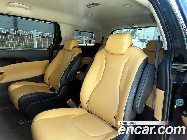 Kia Carnival Generation 4 — Фото автомобиля 7