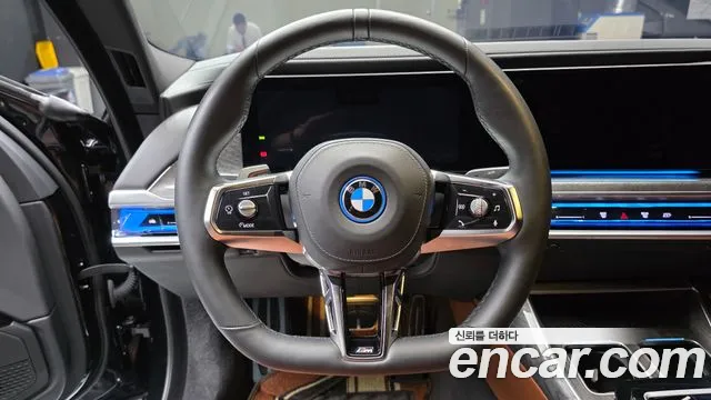 BMW i7 G70 — Фото автомобиля 19