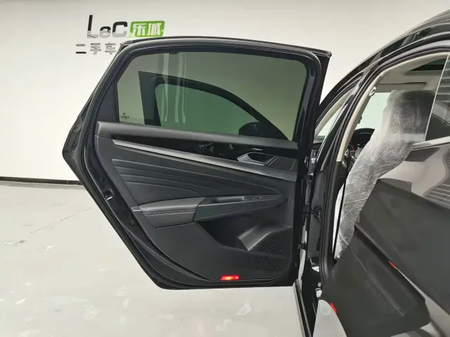 Volkswagen Passat — Фото автомобиля 8