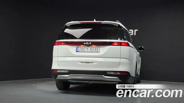 Kia Carnival Generation 4 — Фото автомобиля 4