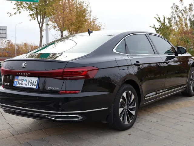 Volkswagen Passat — Фото автомобиля 18