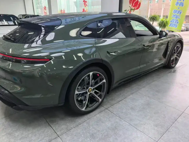 Porsche Taycan — Фото автомобиля 7