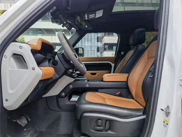Land Rover Defender — Фото автомобиля 9