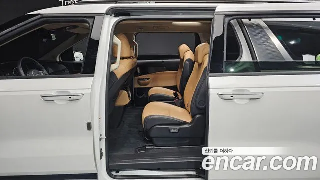 Kia Carnival Generation 4 — Фото автомобиля 11