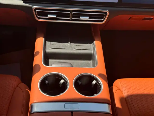 Li Auto L7 — Фото автомобиля 10