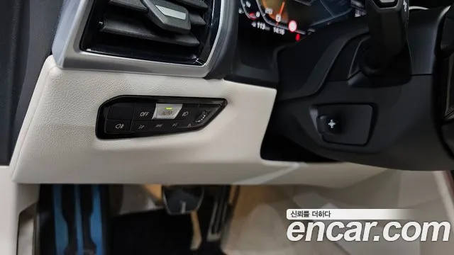 BMW 8 Series G15 — Фото автомобиля 25