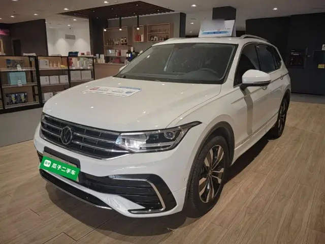 Фотография автомобиля — Volkswagen Tiguan L