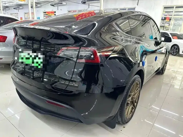 Tesla Model Y — Фото автомобиля 9