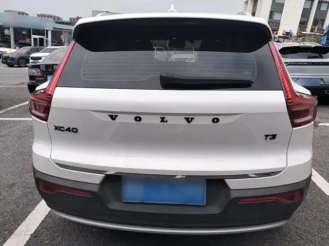 Volvo XC40 — Фото автомобиля 5