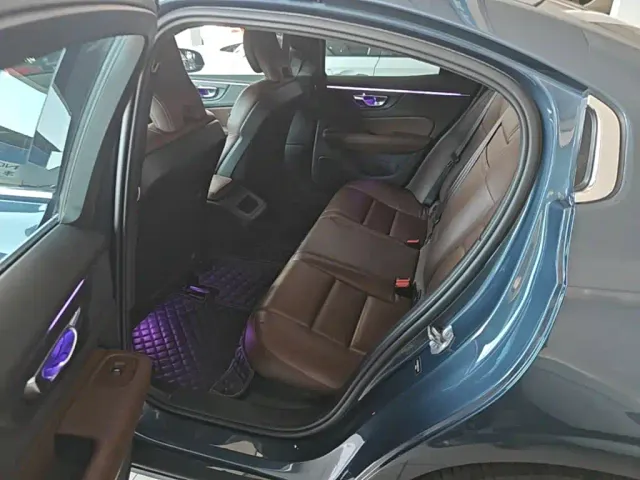 Volvo S60 — Фото автомобиля 16