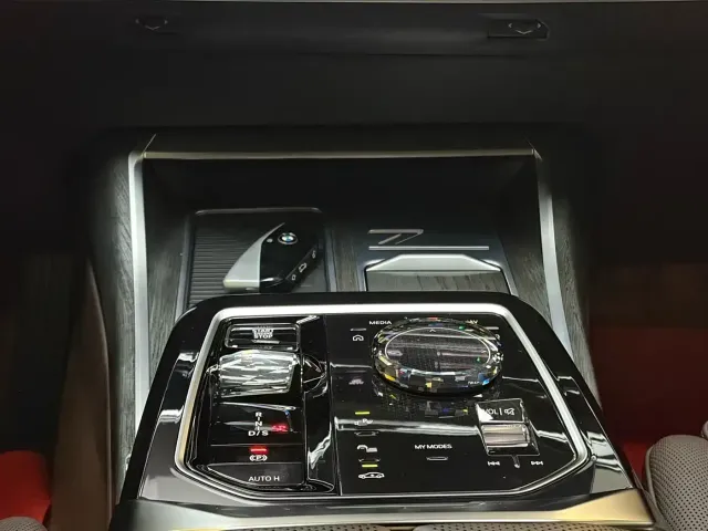 BMW BMW 7 Series 2023 Model 740Li Premium Luxury Package — Фото автомобиля 23
