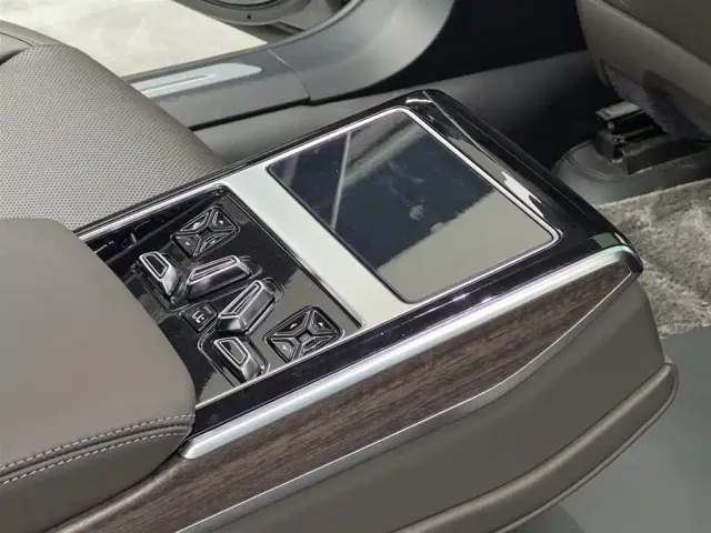 Audi A8 — Фото автомобиля 10