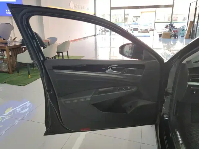Volkswagen Passat — Фото автомобиля 7