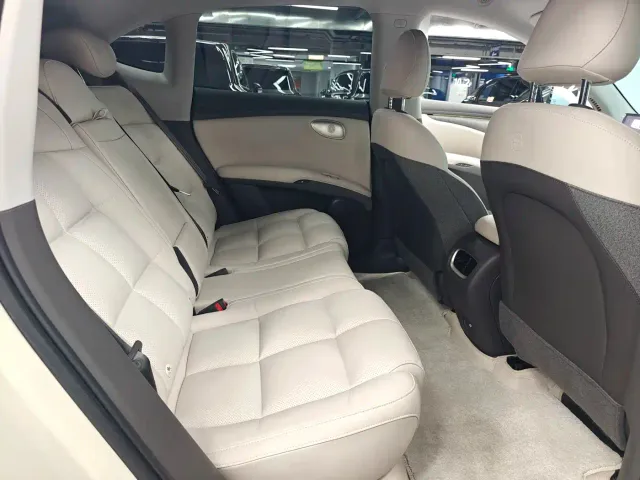 IM Motors LS6 — Фото автомобиля 15