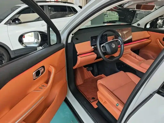 Leapmotor C10 — Фото автомобиля 15