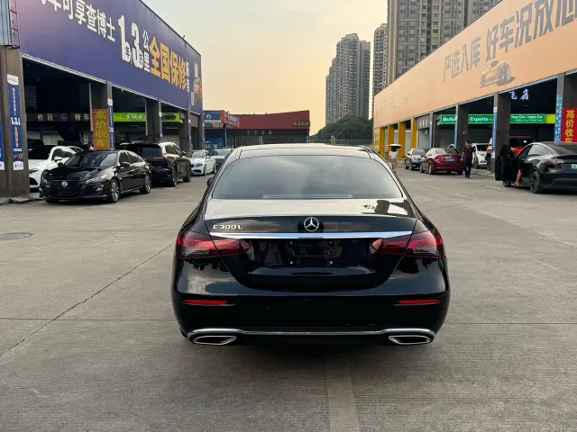 Mercedes-Benz E-Class — Фото автомобиля 20