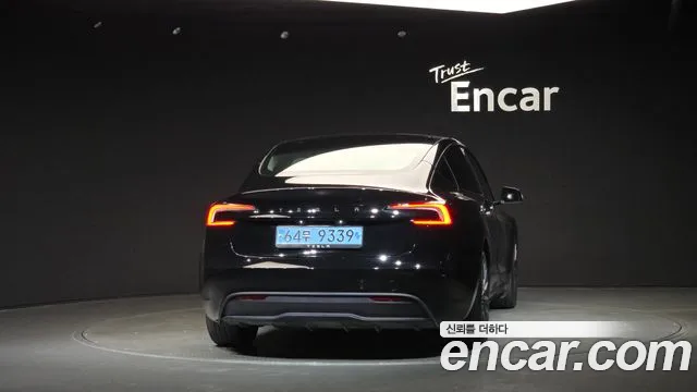 Tesla Model 3 — Фото автомобиля 4