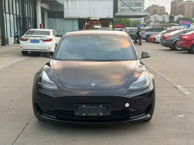 Tesla Model 3 — Фото автомобиля 2