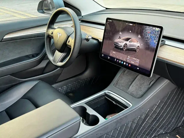Tesla Model 3 — Фото автомобиля 15