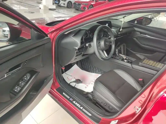 Mazda Axela — Фото автомобиля 15