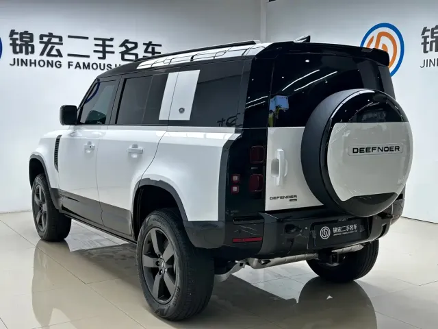 Land Rover Defender — Фото автомобиля 25