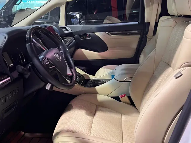 Toyota Vellfire — Фото автомобиля 7