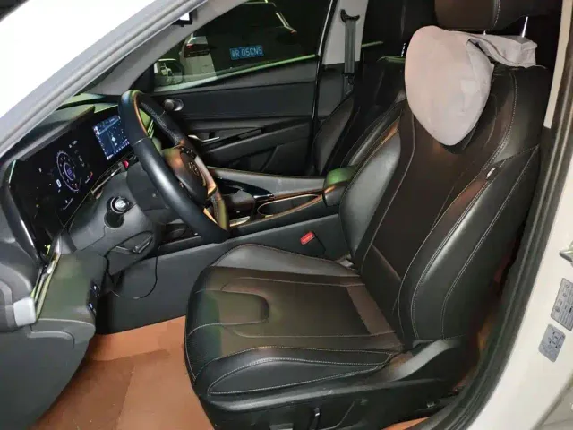 Hyundai Elantra — Фото автомобиля 11