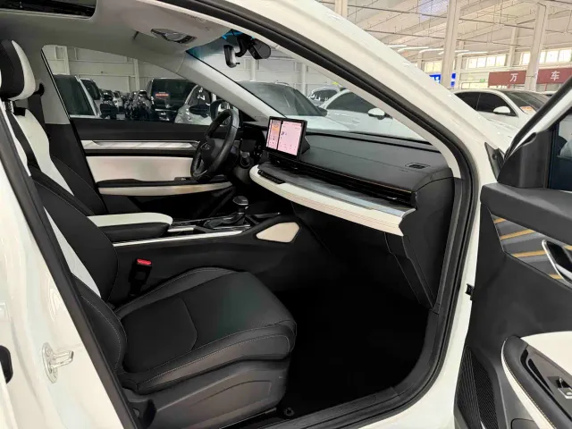 Geely Emgrand L — Фото автомобиля 17