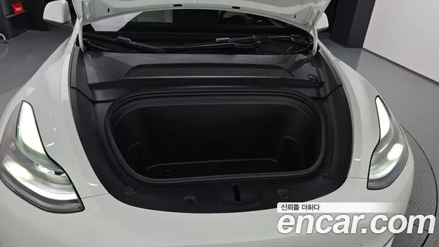 Tesla Model Y — Фото автомобиля 8