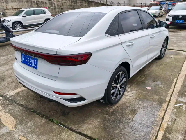 Geely Emgrand — Фото автомобиля 14