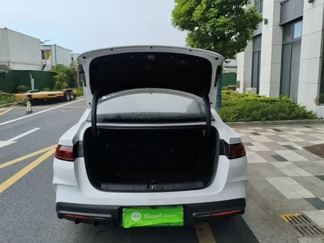 BYD Qin L — Фото автомобиля 18