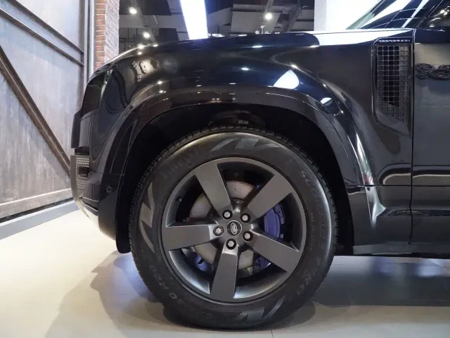 Land Rover Defender — Фото автомобиля 23