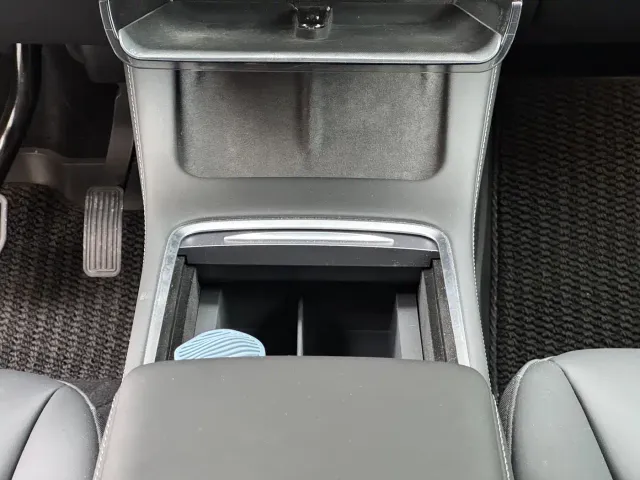 Tesla Model Y — Фото автомобиля 12