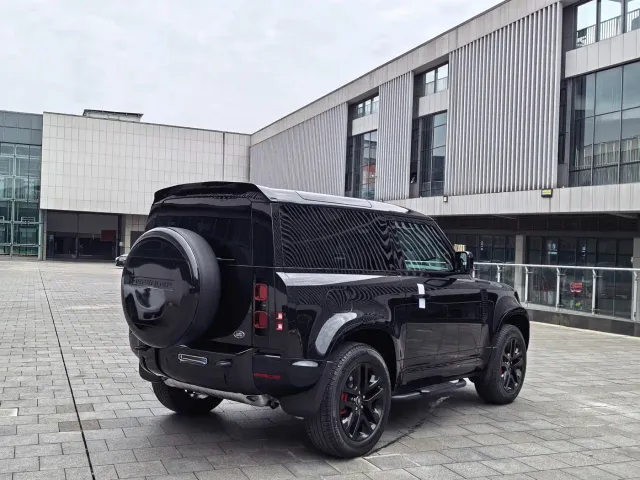 Land Rover Defender — Фото автомобиля 5
