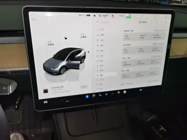 Tesla Model Y — Фото автомобиля 12