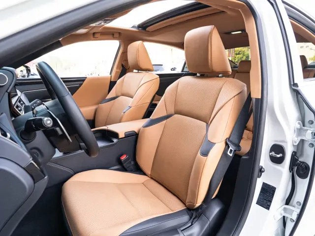 Lexus ES — Фото автомобиля 11