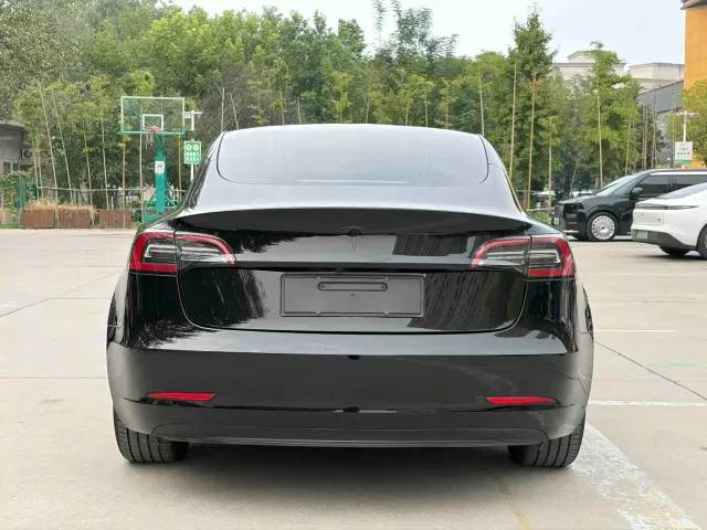 Tesla Model 3 — Фото автомобиля 6