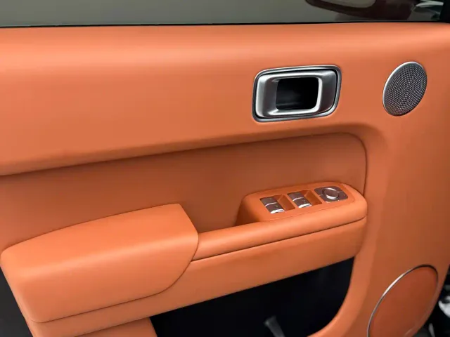 Li Auto L8 — Фото автомобиля 14