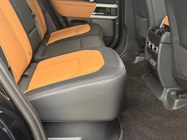Land Rover Defender — Фото автомобиля 22