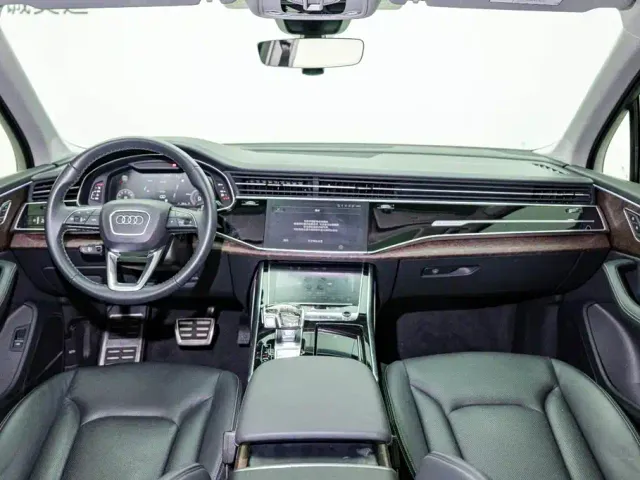 Audi Q7 — Фото автомобиля 10