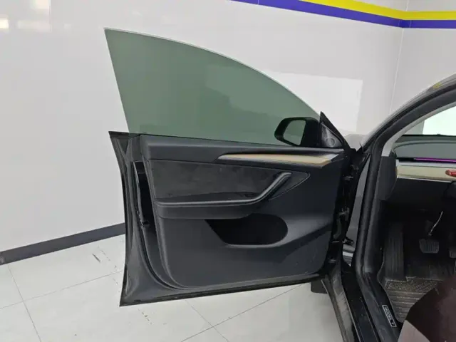 Tesla Model Y — Фото автомобиля 7
