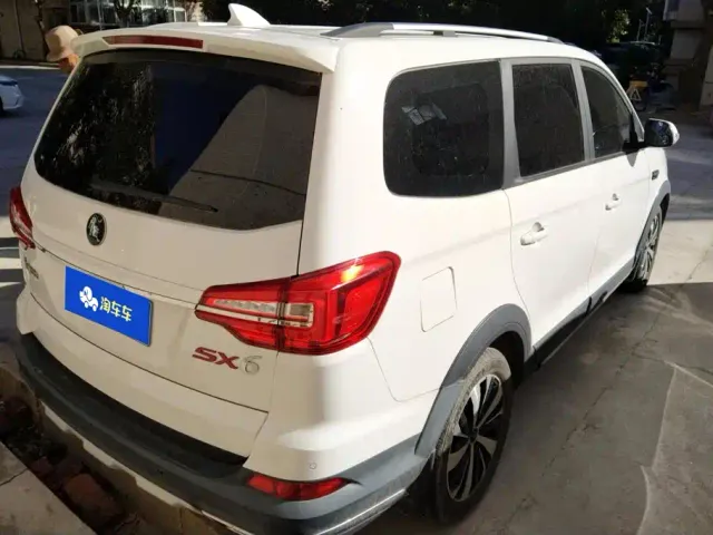 Forthing Fengxing SX6 — Фото автомобиля 3