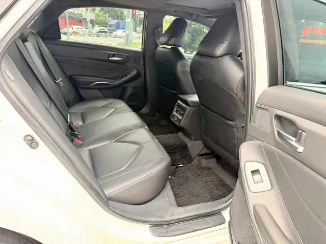 Toyota Avalon — Фото автомобиля 8
