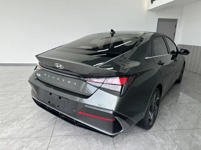 Hyundai Elantra — Фото автомобиля 4